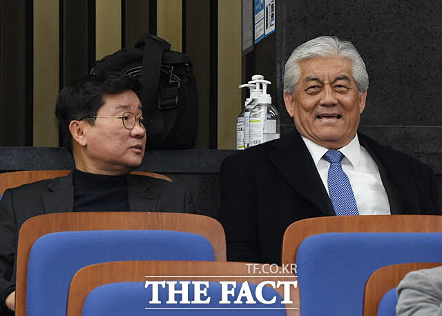 진보당과의 단일화 합의로 사실상 컷오프 된 울산 북구의 이상헌 민주당 의원(오른쪽).