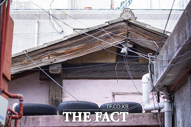 일본식 주택의 또다른 특징인 목조 구조가 외부에 노출돼 있는 모습도 후암동에서는 쉽게 확인할 수 있다.