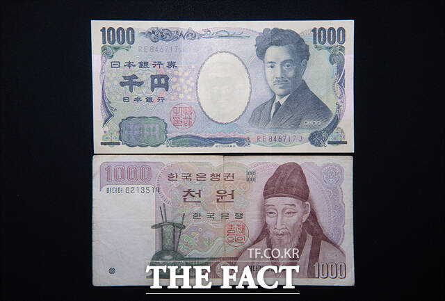 일본의 엔화와 한국의 지폐가 많은 부분이 닮아 있다.