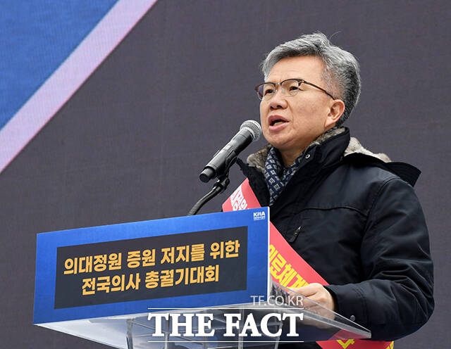 발언하는 김택우 대한의사협회 비상대책위원장.