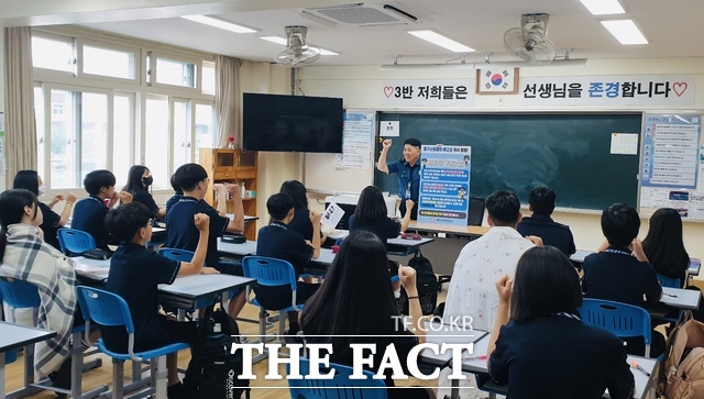 오성희 경위는 열정과 관심을 가지면 학교폭력이 줄어드는데 일조할 수 있다는 마음가짐을 이어가겠다고 말했다./대구=김민규 기자