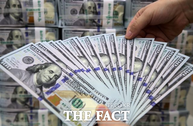 한국은행에 따르면 2월 말 기준 외환보유액은 4157억3000만 달러로, 전월보다 3000만 달러 감소했다. /뉴시스