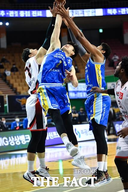 7일(목) 오후 7시 잠실실내체육관에서 진행되는 2023-24시즌 KBL 서울삼성(홈)-원주DB(원정)전을 대상으로 한 프로토 승부식 30회차 게임이 발매 마감을 앞두고 있다./KBL