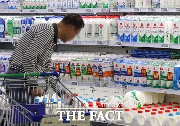 오는 2026년 우유 관세 철폐를 앞두고 있는 가운데 서울우유협동조합은 앞으로 국산 원유로 차별화한 제품에 주력하고 브랜드 품질 경쟁력 강화에 집중하겠다는 계획을 밝혔다. /뉴시스