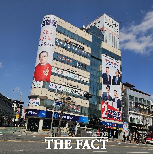 김형동 의원의 사무실은 5층, 선거운동원은 4층 사무실에 있었다./안동=이민 기자