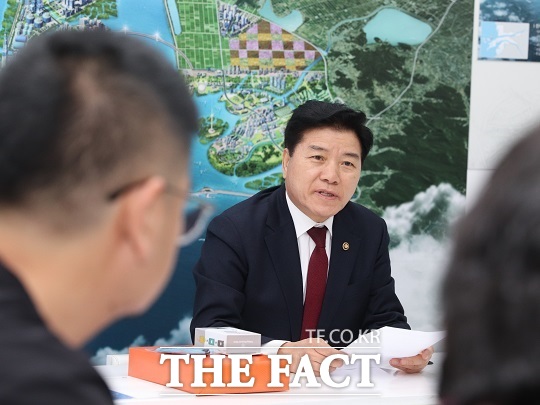 김경안 새만금개발청장이 새만금 투자전시관에서 해외 공무원을 초청해 새만금 홍보와 교류 활동을 펼쳤다.