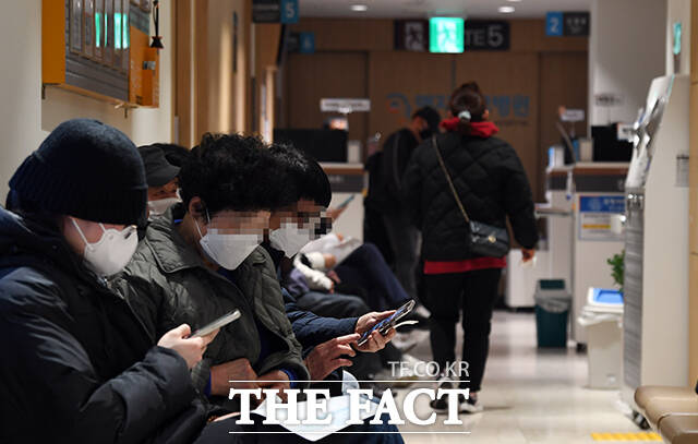 의과대학 증원 추진에 반발하는 의사들 집단행동이 연일 확산하는 가운데 서울대학교 의대 교수들이 오는 18일 전원 사직서를 제출하겠다고 11일 밝혔다. /임영무 기자