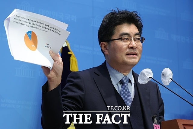 방재승 서울의대 교수협의회 비상대책위원장이 12일 오전 서울 여의도 국회 소통관에서 의대 증원 관련 입장 발표를 하고 있다. /뉴시스