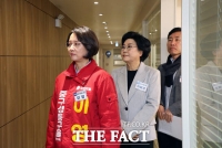  [단독] '내 나이 52세로 다운'…與 중·성동을 경선 이혜훈 측 '응답지침' 전달 정황