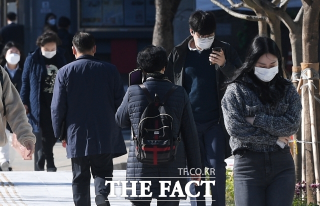 18일은 차가운 공기가 유입되면서 기온이 큰 폭으로 떨어지겠다. /더팩트 DB