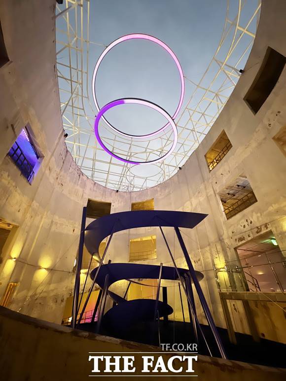 서울시가 세계 3대 디자인 어워드인 독일 iF 디자인 어워드에서 국내 지자체 최초로 4년 연속 수상했다. 도킹서울의 푸른태양무대. /서울시