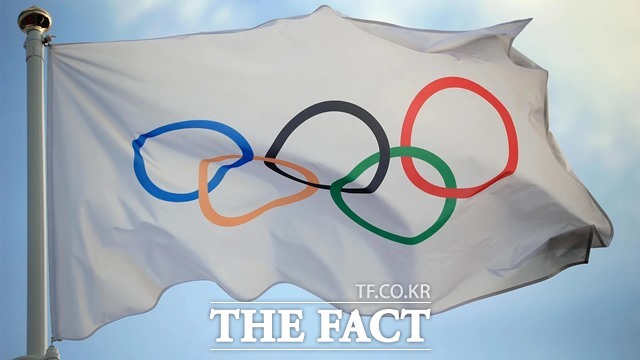 IOC는 20일 스위스 로잔에서 집행위원회를 열어 우크라이나를 침공한 러시아와 벨라루스 선수들에게 2024 파리 올림픽 개회식 참석을 배제키로 했다./IOC