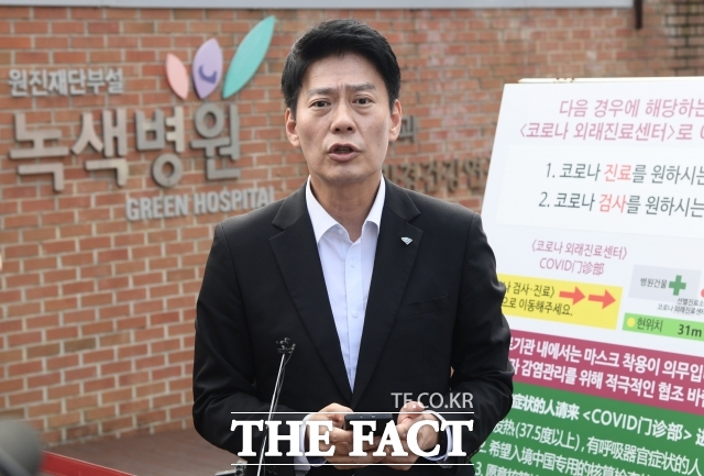더불어민주당이 22일 서울 강북을 민주당 후보에 한민수 대변인을 전략공천했다. 신문기자 출신인 한 대변인은 당내 대표적인 친명(이재명)계 인사로 분류된다. /이새롬 기자