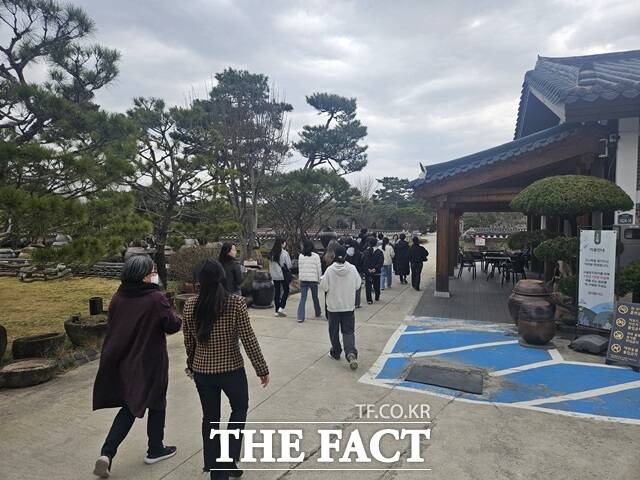 익산시는 익산문화관광재단·원광대학교와 협력해 원광대 교양필수과목 연계 익산 명소 여행 프로그램을 확대 운영한다고 22일 밝혔다/익산시