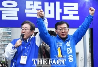  [르포] 민주당, '尹 겨냥' 용산서 출범식…시민 무관심·당원들 열광