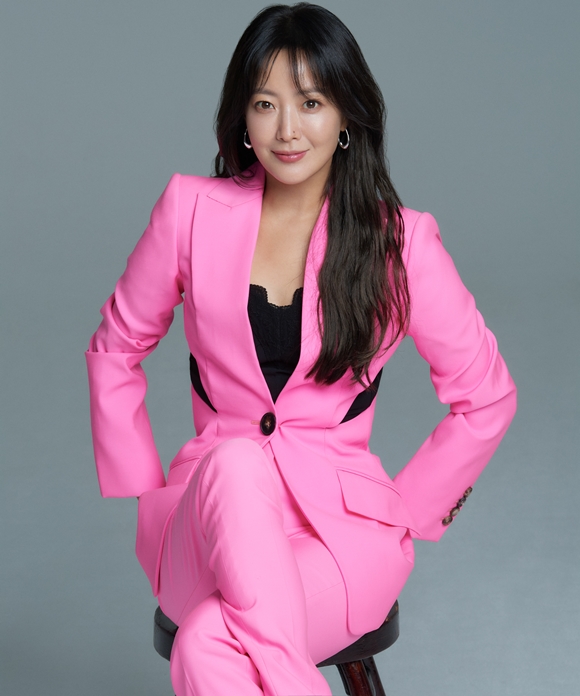배우 김희선이 tvN 새 예능프로그램 출연을 긍정적으로 논의 중이다. /마인드마크
