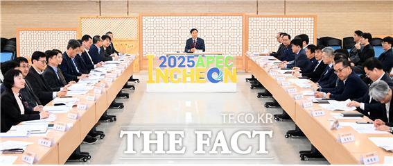 황효진 글로벌도시정무부시장이 2일 시청 대회의실에서 열린 2025 APEC 정상회의 인천 유치 지원 TF 회의에서 인사말을 하고 있다./인천시