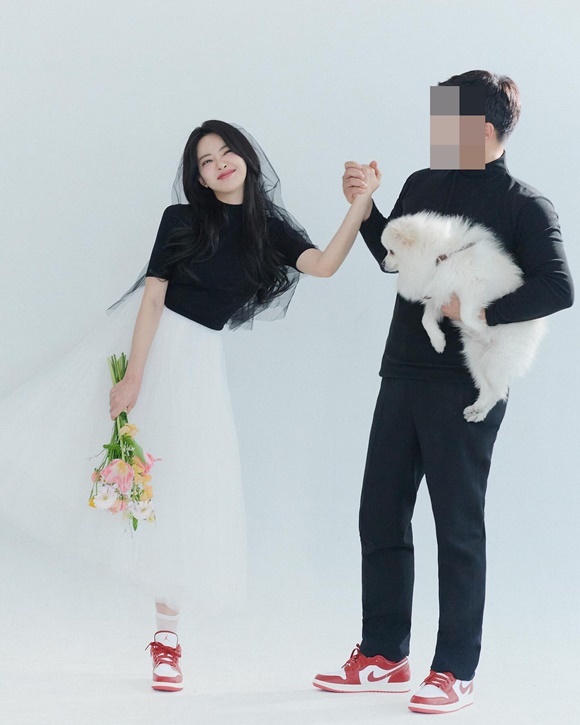 배우 안소진이 4월 6일 비연예인 남성과 결혼한다. /안소진 SNS