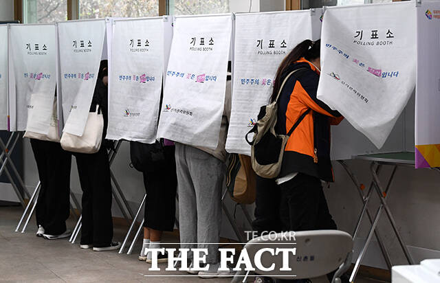 중앙선거관리위원회는 5~6일 시행된 제22대 국회의원 선거 최종 사전투표율은 31.28%, 1384만9043명이 참여했다고 밝혔다. 이번 사전투표율을 역대 총선 최고로 지난 21대 총선보다 4.59%포인트 높았다. /서예원 기자