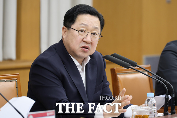 이장우 대전시장이 8일 주간업무회의를 주재하고 대전시 자립역량 강화를 우선 주문했다. / 대전시
