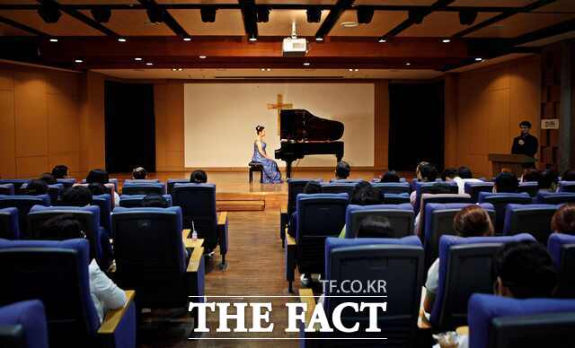 12일 대전성모병원이 교직원을 위한 콘서트를 개최하고 있다. /대전성모병원