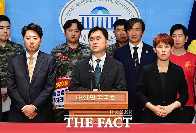김종민 새로운미래 의원(가운데).