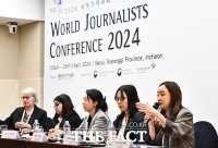  '세계기자대회(WJC)' 토론 주재하는 이주희 편집국장 [포토]