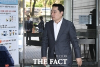  '2심 선고 공판' 출석하는 강용석 변호사 [포토]