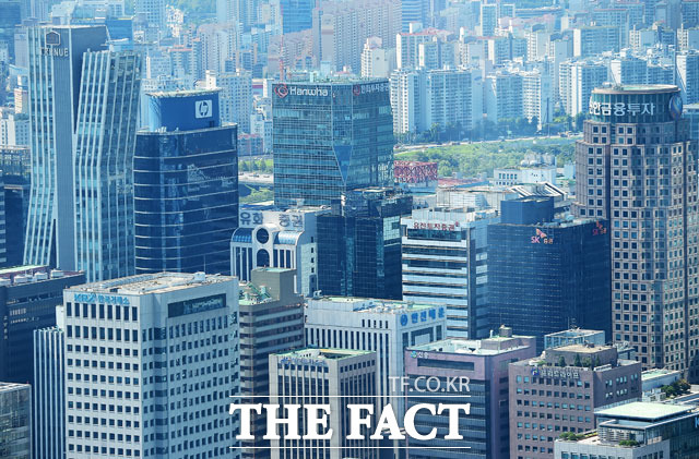 올해 1분기 금융지주와 은행의 실적을 가른 요인은 홍콩H지수 ELS 손실 자율배상이다. /더팩트 DB