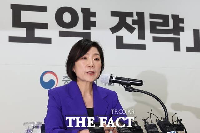오영주 중소벤처기업부 장관이 29일 오전 서울 영등포구 중소기업중앙회에서 중소기업 도약 전략을 발표하고 있다. /뉴시스