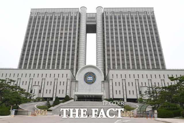 의대생들이 의대 증원 추진을 중단해달라고 대학 총장을 상대로 낸 가처분 신청이 기각됐다./더팩트 DB