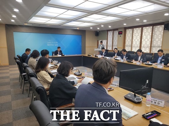 김제시가 정성주 시장, 이찬준 부시장을 비롯해 관련 부서장들이 참석한 가운데 `김제시 전략산업 발굴 방안 연구용역‘의 최종보고회를 개최했다./김제시