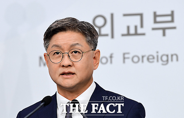 임수석 외교부 대변인은 2일 일본 정부의 네이버에 대한 라인 지분 매각 압박과 관련해 유관 부처 간에 긴밀히 협의하고 있다고 밝혔다. /임영무 기자