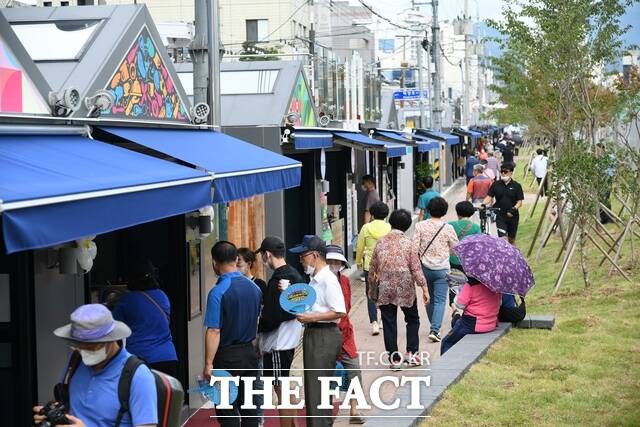 광주 남구가 백운광장 주변 스트리트 푸드존 일대를 매주 토요일 차 없는 거리로 조성하여 상가 활성화를 한다는 방침이다. 사진은 스트리트 푸드존 오픈식 모습 / 광주 남구