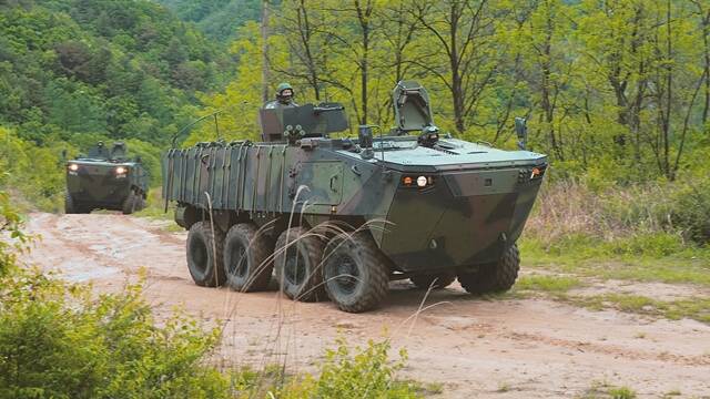 현대로템은 페루 육군 조병창이 발주한 차륜형장갑차 공급 사업에서 K808 백호 장갑차를 제안한 STX가 우선협상대상자로 선정됐다고 밝혔다. /현대로템