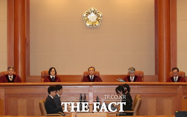 헌법재판소가 군 장교는 군무와 관련한 고충사항을 집단으로 진정 또는 서명하는 행위를 금지한다고 규정한 법 조항은 군 장교의 표현의 자유를 침해하지 않는다며 합헌이라고 판단했다. /장윤석 기자