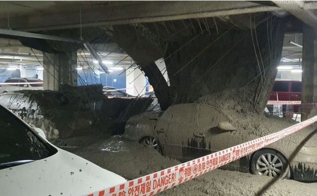 지난 3일 오후 1시 30분 경 서울 강서구 마곡동 건물 공사현장에서 지하주차장 4층 천장 콘크리트가 무너지는 사고가 발생했다. /인터넷 커뮤니티 갈무리