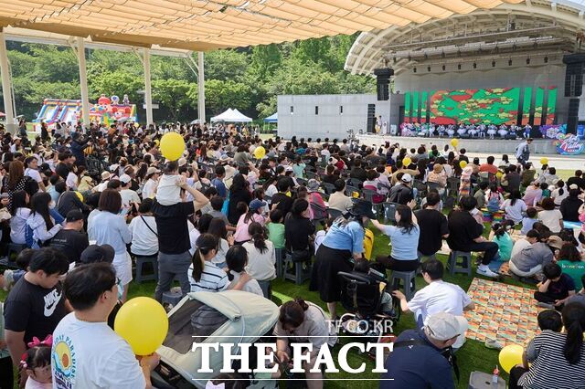 4일 아산시가 ‘2024년 아산시 어린이 한마당 큰잔치’를 신정호 아트밸리에서 열고 있다. /아산시