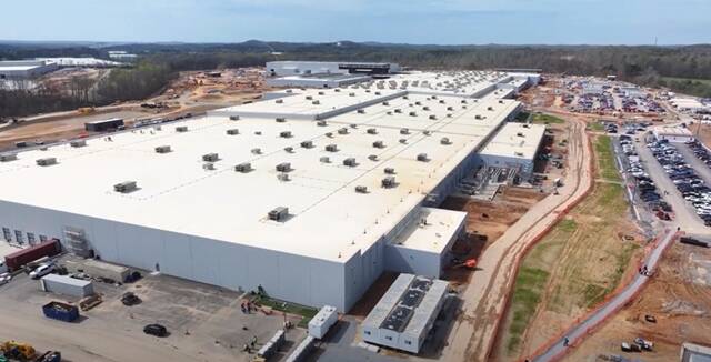 북미 최대의 태양광 종합 생산단지 솔라 허브의 한 축인 한화큐셀 카터스빌 공장이 최근 본격적인 제품 생산에 돌입했다. /한화큐셀