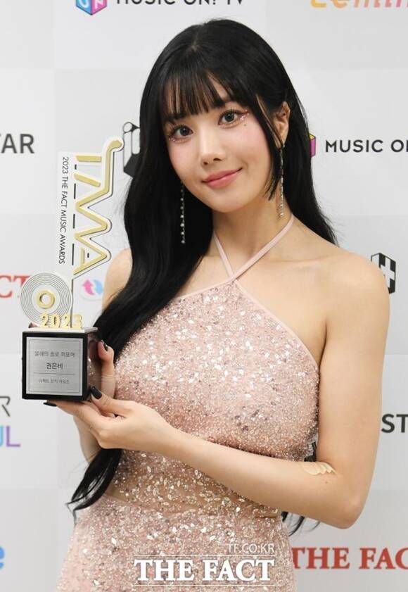 가수 권은비가 유쾌한 예능감으로 안방극장에 웃음을 안기고 있다. /배정한 기자