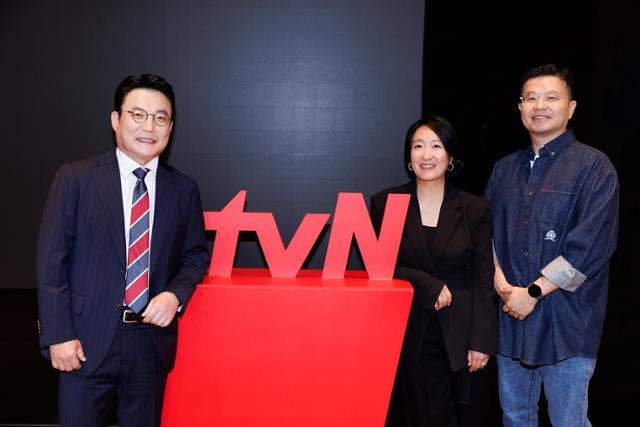 CJ ENM 홍기성 본부장과 박상혁 사업부장 구자영 마케팅담당(왼쪽부터 차례대로)이 tvN 미디어 톡 행사에 참석했다. /tvN