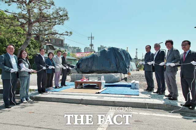 8일 충남 당진 신평면 ‘김복선 기념바위 제막식’ 행사 장면. /당진시