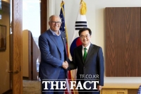  김동연·제이 인즐리, 9개월 만에 재회…기후위기 대응 협력