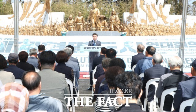 이학수 정읍시장은 “‘사람이 하늘이다’라는 동학의 정신은 지금도 우리에게 깊은 울림을 주고 있다”며 “비록 나라와 도시가 다르지만, 다시 사람이 하늘이 되는 세상, 전쟁과 탐욕이 없는 평화로운 세상을 만들기 위해 노력해야 한다”고 강조했다. / 정읍시