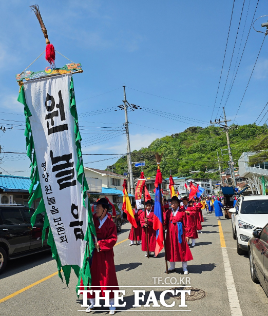 지난 10일 영양군이 문화체육관광부와 문화재청이 후원하고 영양군이 주최·주관한 ‘영양원놀음 원님 행차’를 시연하고 있다./영양군