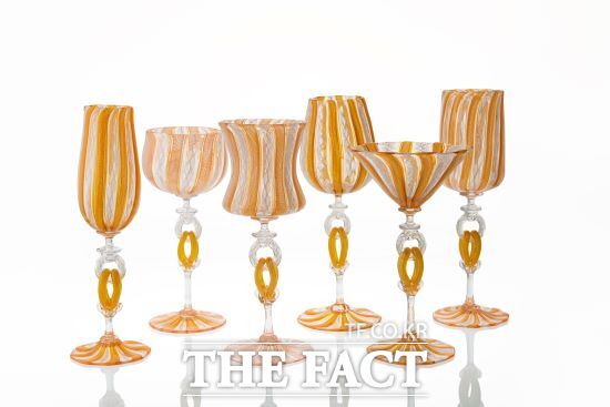 한국도자재단 경기공예창작지원센터는 오는 17일까지 ‘2024년 공예창업지원사업’ 입주 창업자를 추가 모집한다고 밝혔다. 사진은 경기공예창작지원센터 공예창업지원사업 입주창업자 전형준의 Si02 glass./한국도자재단