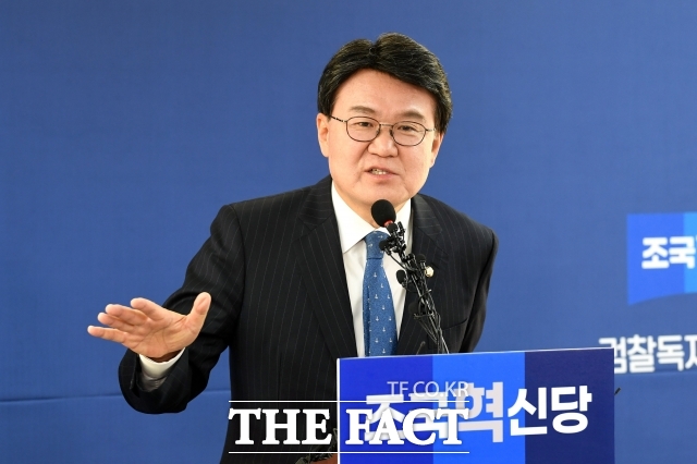 황운하 조국혁신당 원내대표는 13일 국회 의원회관에서 열린 당선인총회 모두발언에서 일본 정부의 라인 경영권 강탈 시도 사태와 관련한 정부의 소극적 대응을 비판했다. /남용희 기자