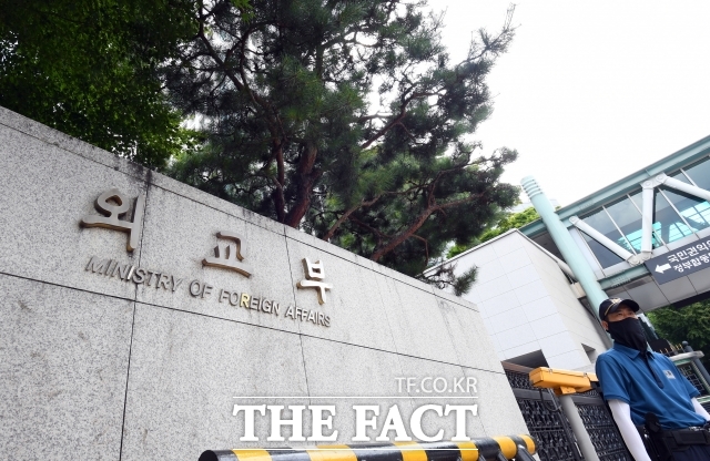 외교부는 14일 일본 정부가 조국 조국혁신당 대표의 독도 방문에 대해 항의한 사실이 있었지만 이를 일축했다고 밝히며 독도는 역사적, 지리적, 국제법적으로 명백한 우리 고유의 영토라고 강조했다. /임영무 기자