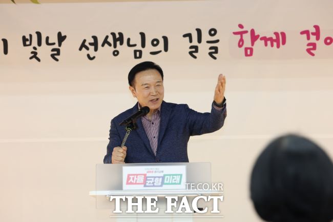 임태희 경기도교육감이 14일 남부청사에서 진행된 ‘제43회 스승의 날 정부포상 및 표창장 전수식’에 참석, 인사말을 하고 있다./경기도교육청