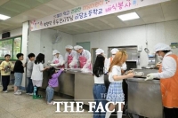  박형덕 동두천시장 이담초 방문…배식 봉사 후 학생들과 오찬